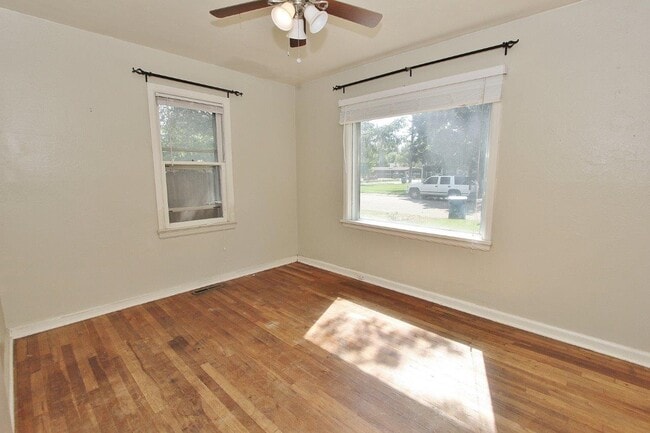 Building Photo - 1605 S Reinhart Dr