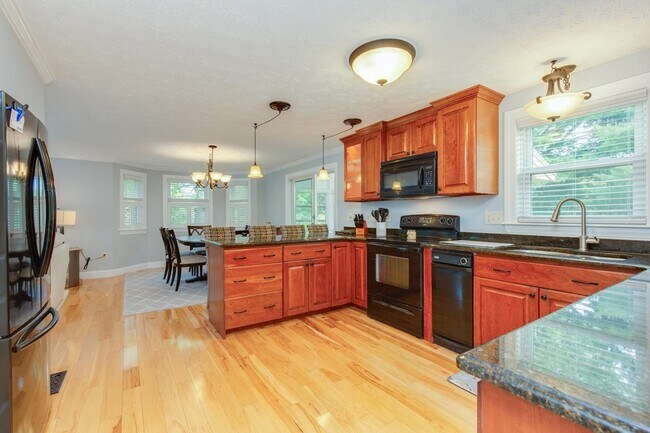Building Photo - 246 Winding Pond Rd