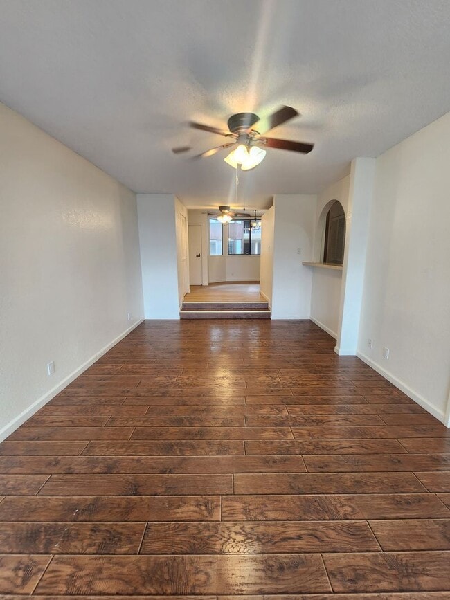 Building Photo - 2313