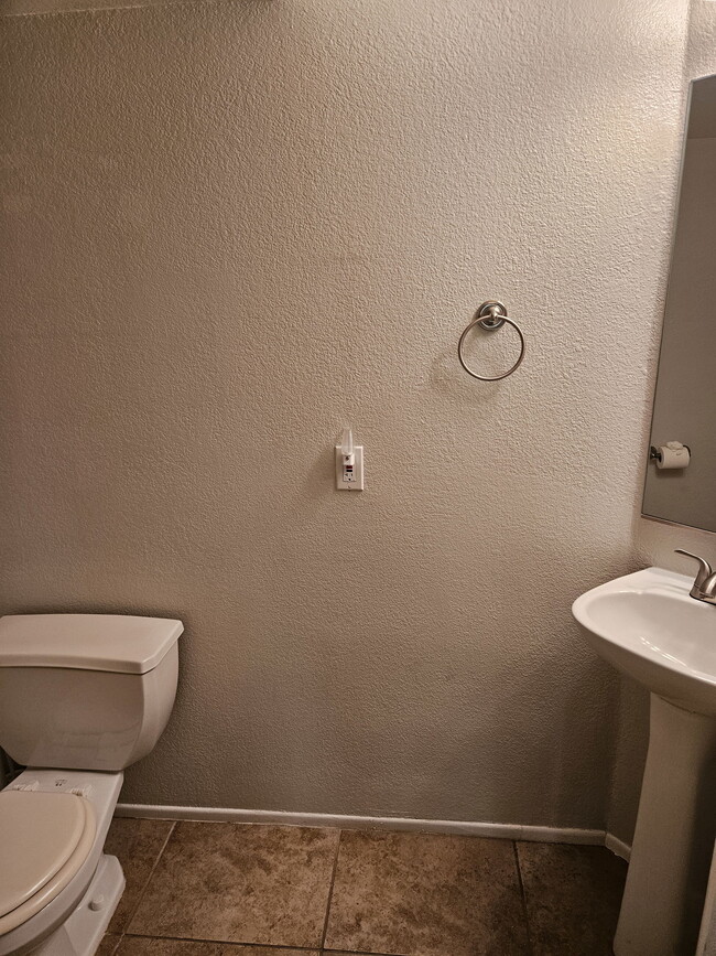 Building Photo - 885 N Granite Reef Rd