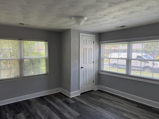 Building Photo - 1033 Mapole Ave