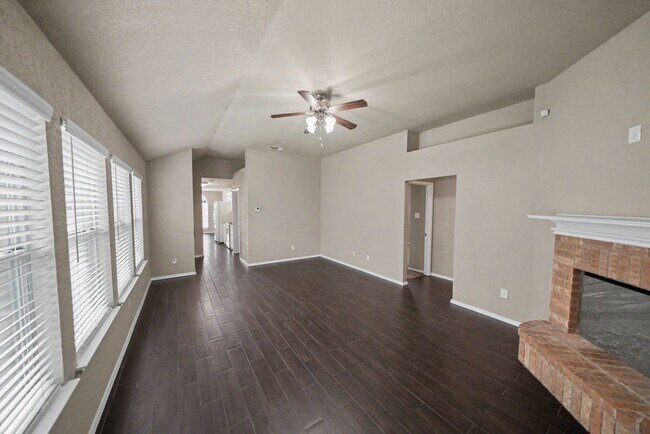 Building Photo - Spacious Single-Story Home with Solar Panels - Realtor Commission: $500