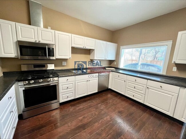 Building Photo - 229 E Las Vegas St