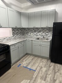 Building Photo - 2327 E 70th St