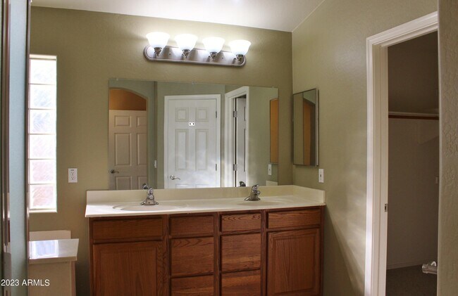 Building Photo - 17839 W Crocus Dr