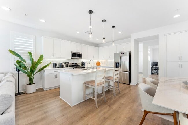 Building Photo - 35722 McCarthy St