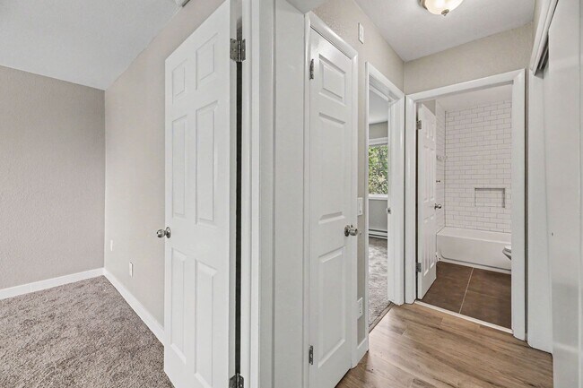 Building Photo - FOR RENT! Beautifully Remodeled 2 Bed/1 Bath Unit – Don’t Miss Out!