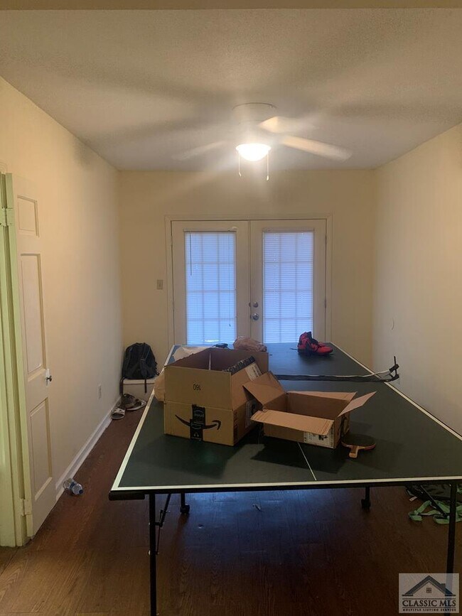 Building Photo - 350 S Pope St