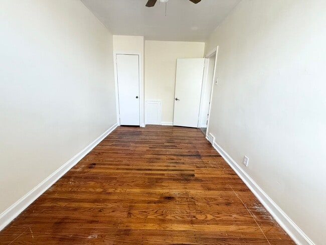 Building Photo - Gorgeous 3-Bed Townhome in Lawncrest! Available NOW!