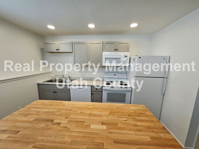Building Photo - 81 S 220 W St
