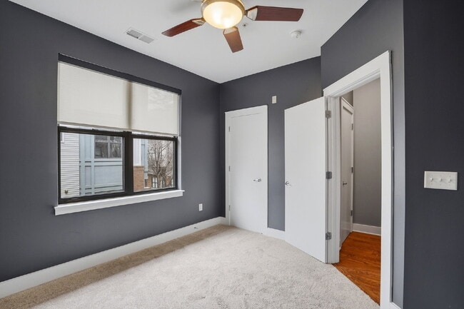 Building Photo - Modern Multi-Level 2BR Retreat with Garage Near Uptown Charlotte