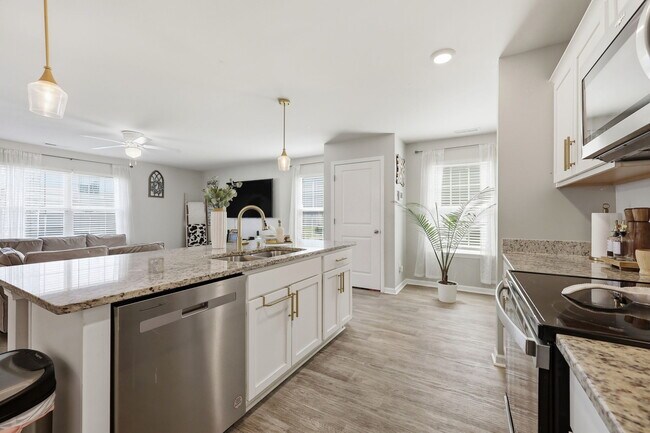 Building Photo - 1160 Fowler Dr
