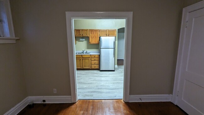 Building Photo - 5042 Mardel Ave