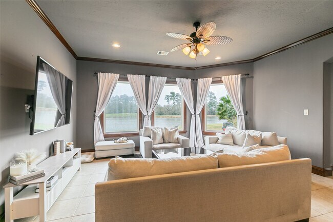 Building Photo - 22 Post Shadow Estate Dr