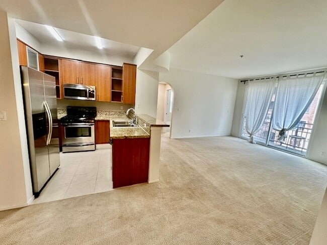 Building Photo - 620 S Gramercy Pl
