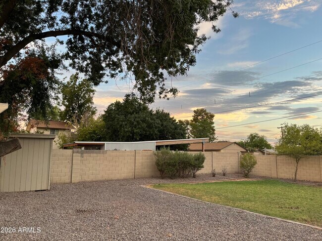 Building Photo - 1002 S Roosevelt St