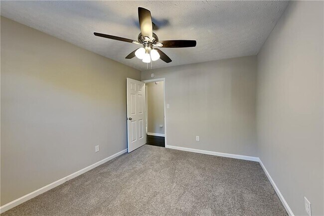 Building Photo - 260 King William Dr