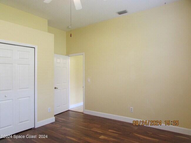 Building Photo - 1882 Woodfield Cir