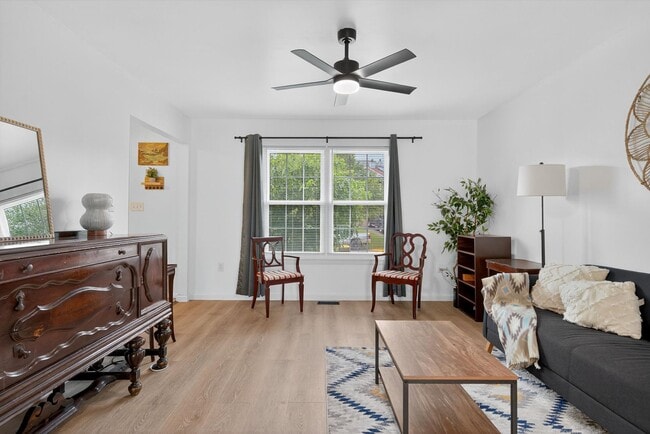 Building Photo - Available Dec 17th - Gorgeous Mountain Views 3 BR, 2.5 BA Townhome (3, 6, 9 and 12 leases available)