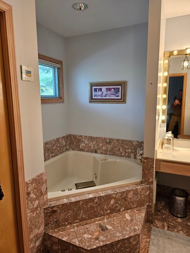 Building Photo - 5 Autumn Hill Ct