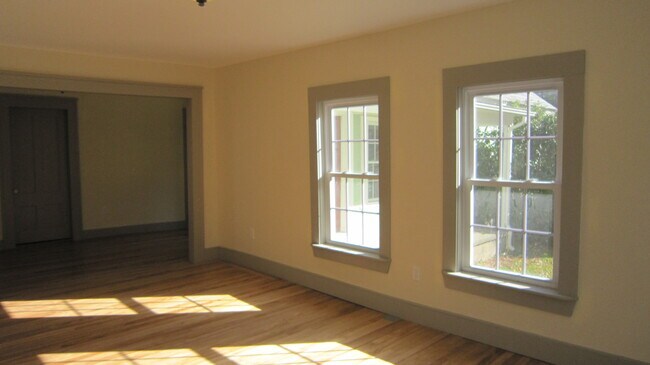 Building Photo - 403 Stebbins Rd