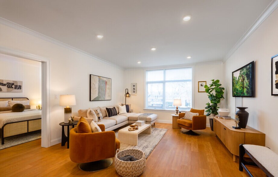 Building Photo - 204 Sherman Rd