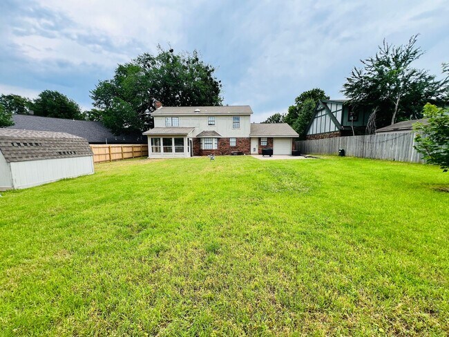 Building Photo - Spacious 4 bed 2.5 bath in Union Schools