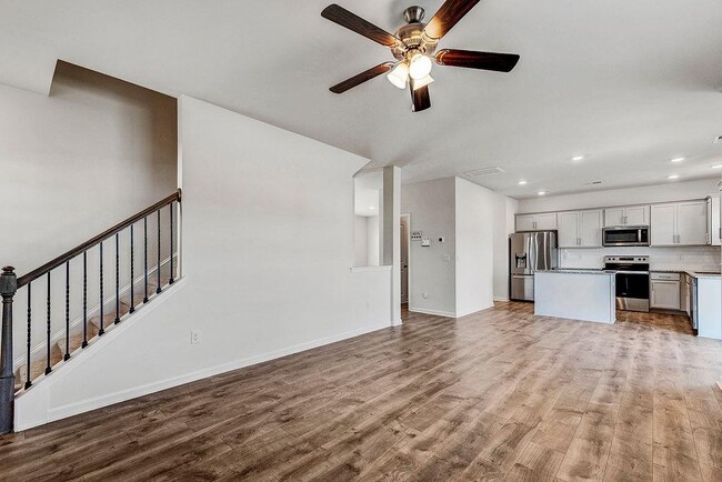 Building Photo - 33 Long Mdw Ln