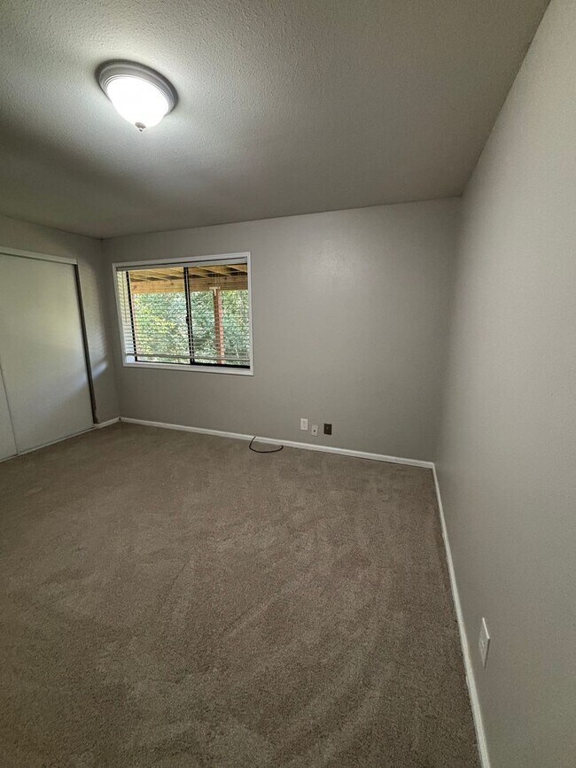 Building Photo - TRA3106