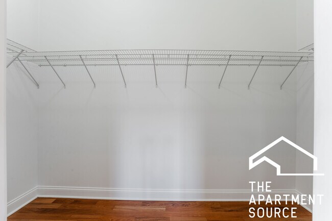 Building Photo - 1356 W Augusta Blvd