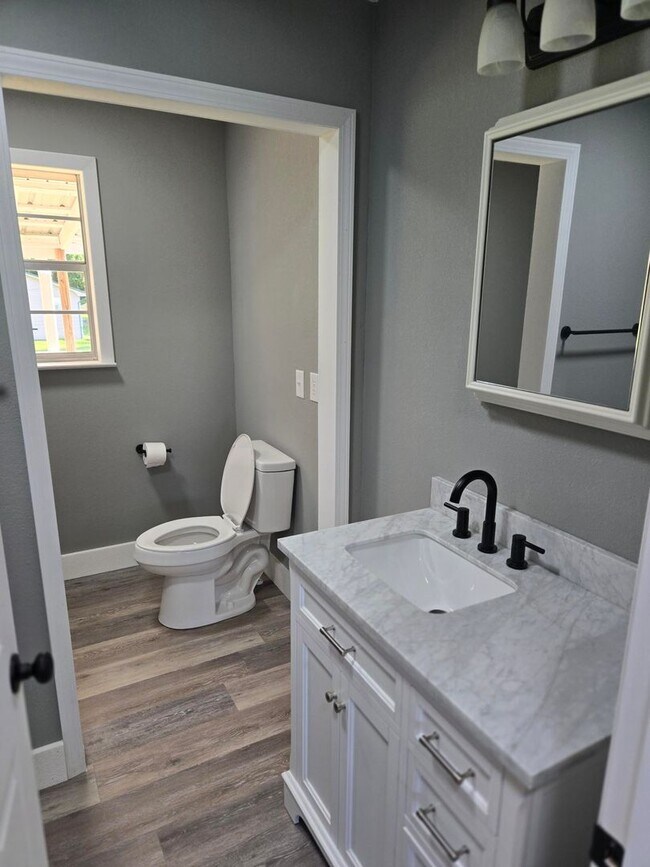 Building Photo - Charming 3-Bedroom Brick Home in Town – Newly Remodeled!