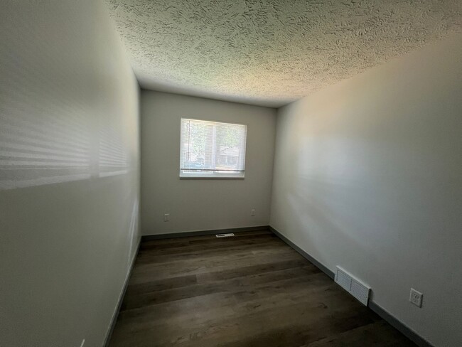 Building Photo - 322 Cochlin St