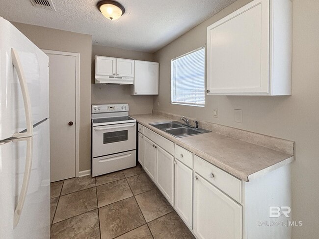 Building Photo - 6392 Schoel Ln