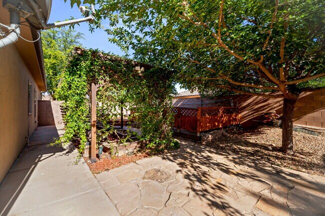 Building Photo - "Spacious 5-Bed Oasis with 3 Baths in Washington, UT – 3,171 Sq Ft of Comfort!"