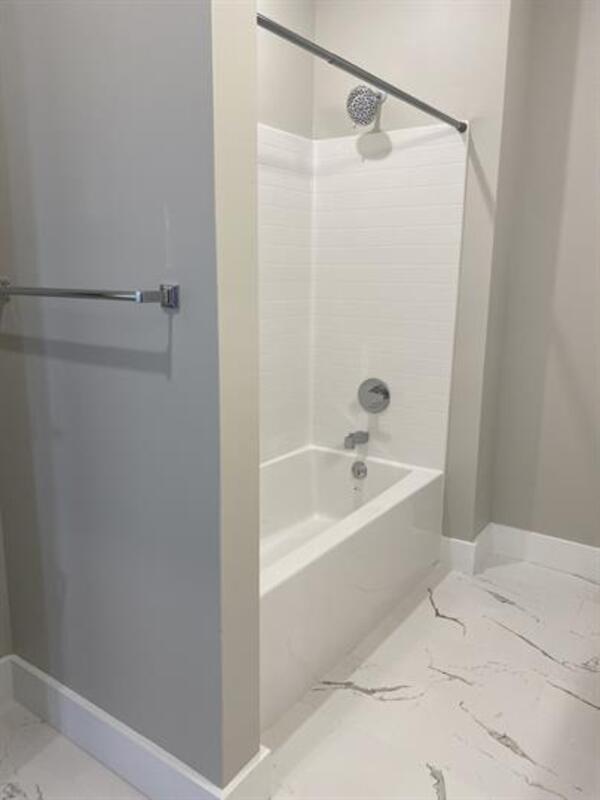 Building Photo - 9 Ultra Wy