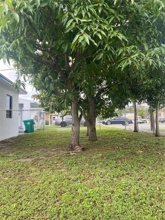 Building Photo - 4992 NW 18th Ave