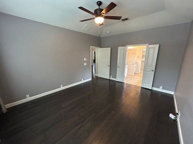 Building Photo - *COMING SOON* AMAZING 3 Bedroom  2 Bath Home w/ Office Room Near Alamo Ranch!