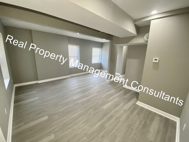 Building Photo - 3 Bedroom 2 Bath Home