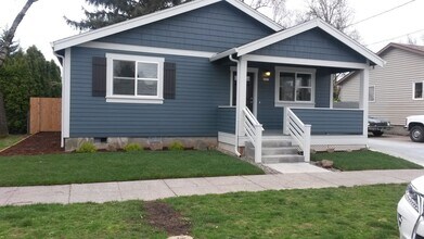 Building Photo - Charming SE Bungalow 3 Bed 2 Bathroom with Washer & Dryer