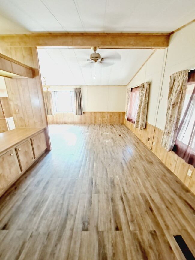 Building Photo - 2 Bedroom 2 Bathroom Trailer w/ Outdoor Sh...