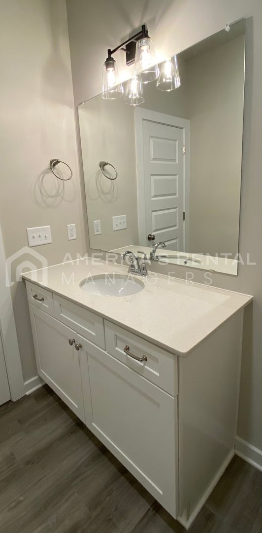 Building Photo - 210 Ridgeview Cir