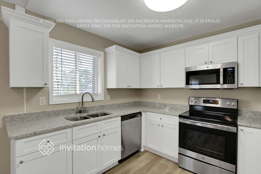 Building Photo - 5801 Oakleaf Dr