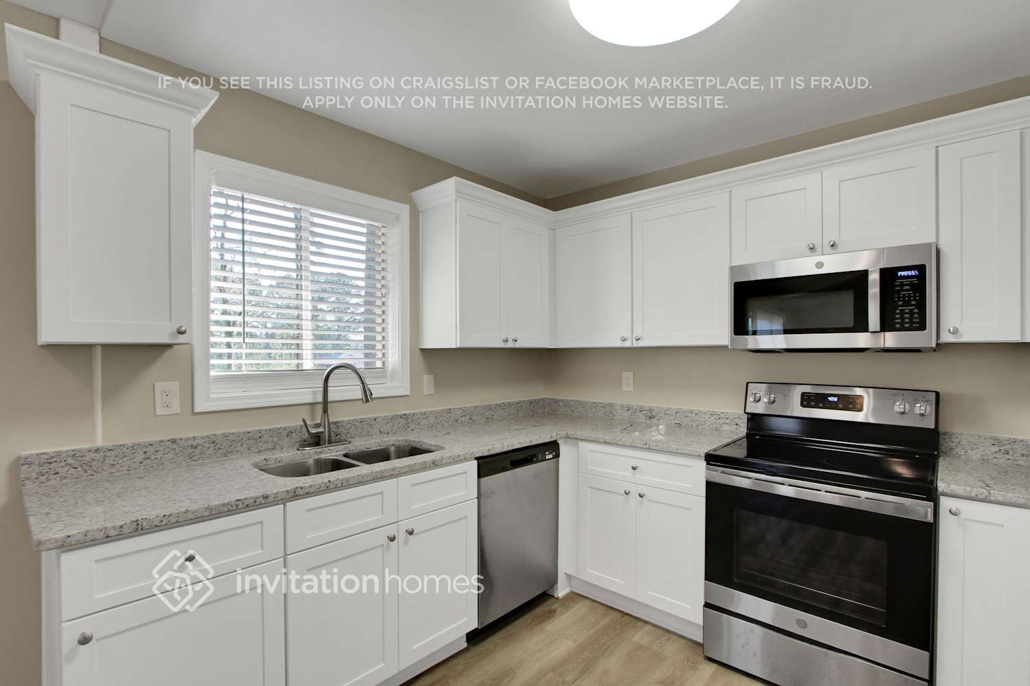 Building Photo - 5801 Oakleaf Dr
