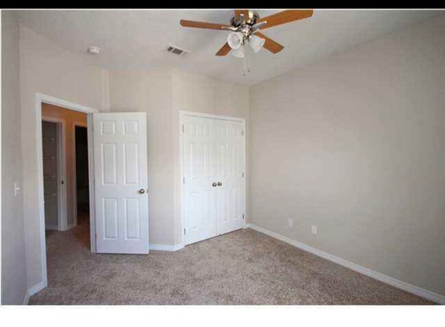 Building Photo - 992 Leigh Ann Ln