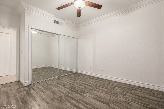 Building Photo - 210 E Flamingo Rd