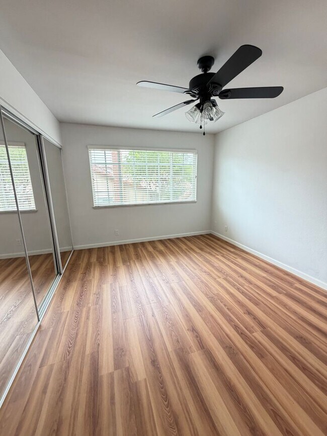 Building Photo - 2863 Sapphire Ave