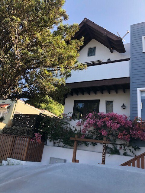 Building Photo - 2541 6th St