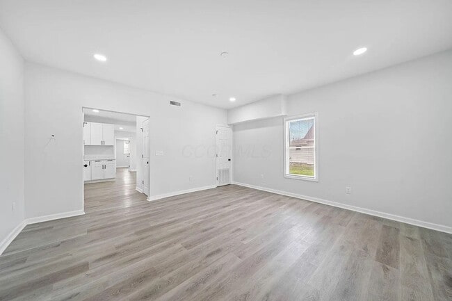 Building Photo - Fully Renovated 3BR/3BA Home with Quartz Finishes Near Easton - Move in Ready!