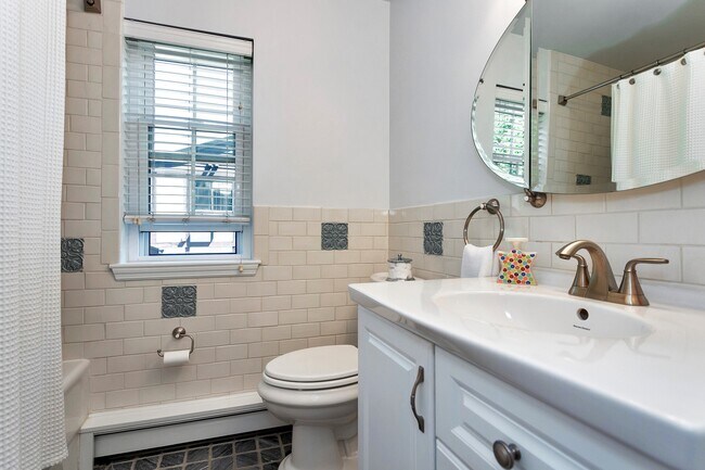 Building Photo - 24 Foxwood Cir