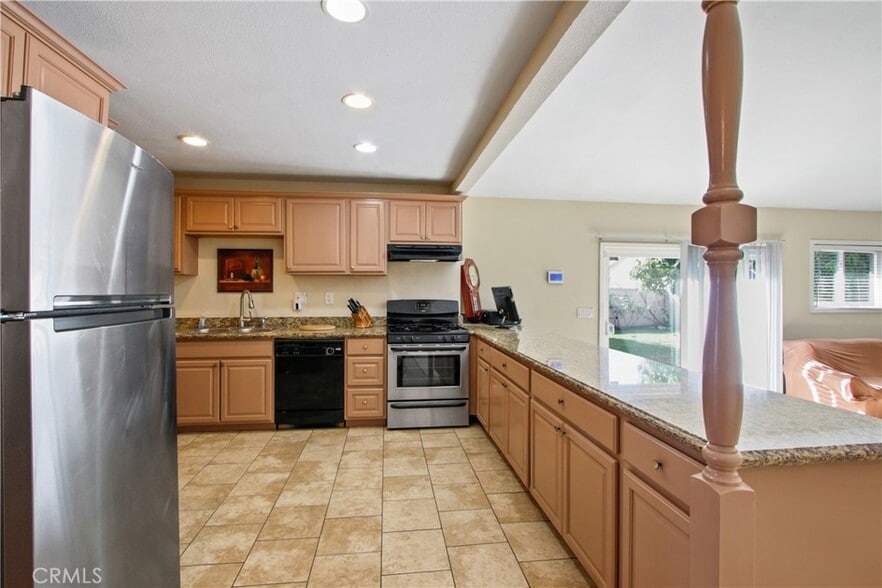 Building Photo - 8725 San Antonio Dr